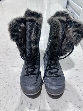 Columbia Gray Quilted Faux Fur Lace-Up Winter Boots
